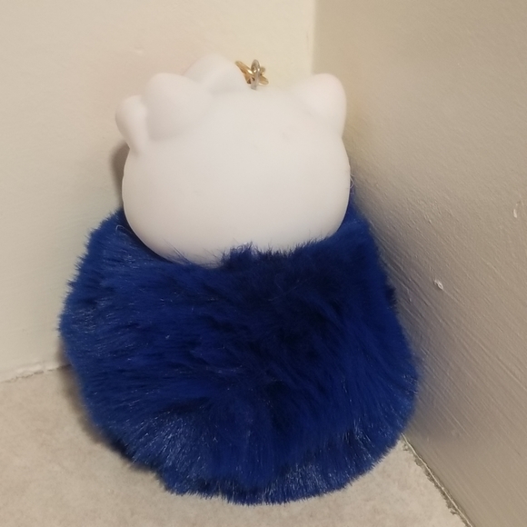 Hello Kitty Characterv Fuzzy Pom Pom Keychain New - Picture 2 of 5